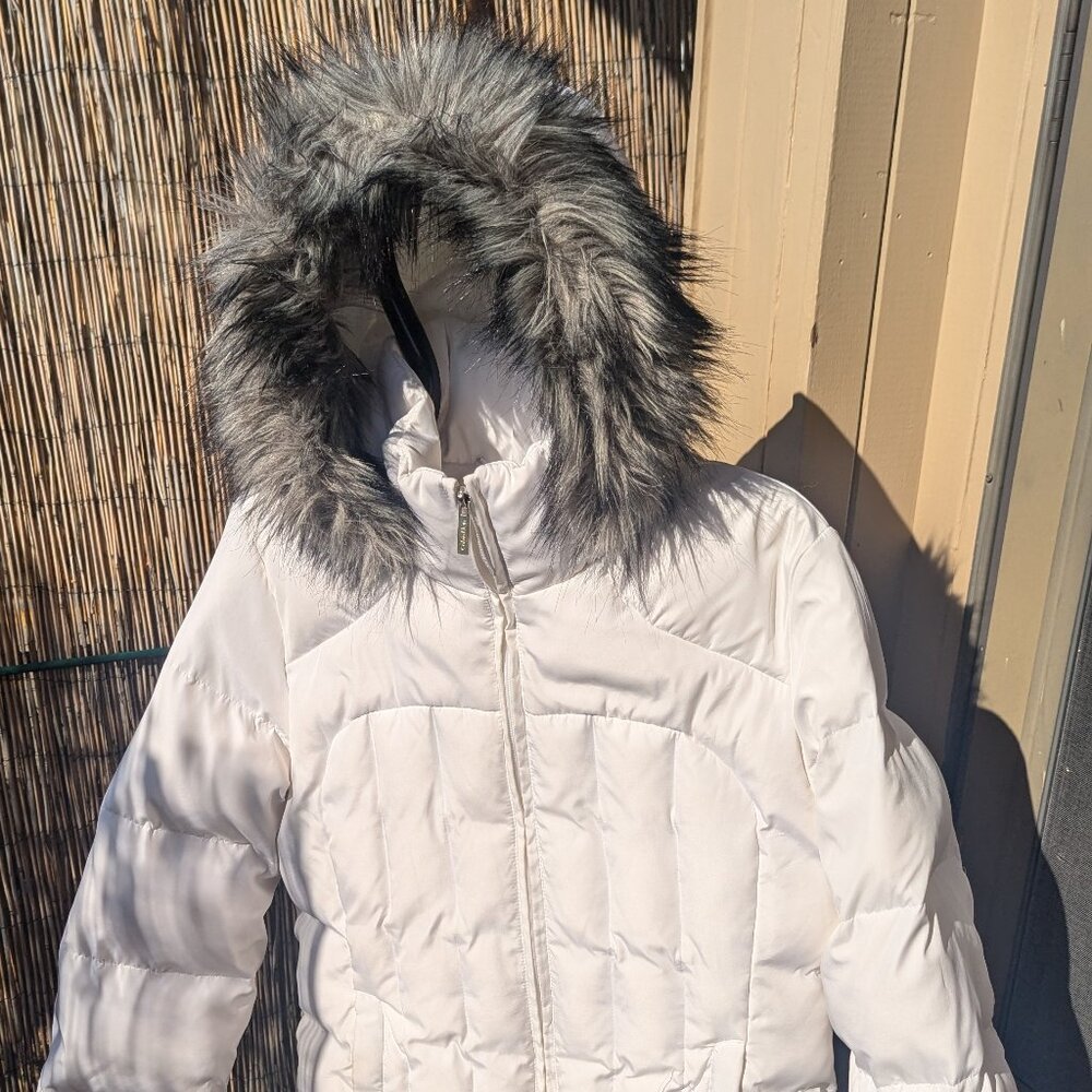 Calvin Klein White Puffer Jacket w/ removeable Hood.  Large